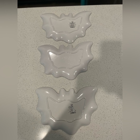Hyde & Eek Halloween Bat-Shaped Black Serveware plates set of 3 - Picture 3 of 3